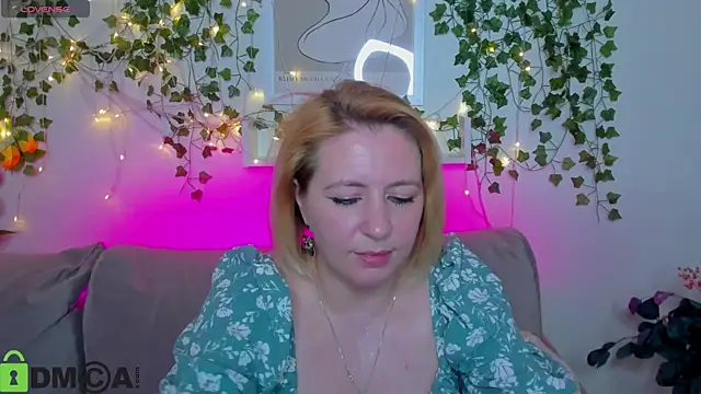 Snapshot of miss_lisaaa chatting on November 2025 02:53:02 AM miss lisaaa online show from November 2025 02:53:02 AM