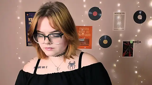 Snapshot of lika_pop chatting on November 2025 10:21:01 AM lika pop online show from November 2025 10:21:01 AM