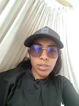 Naomi Nyx online show from November 2025 02:38:02 PM