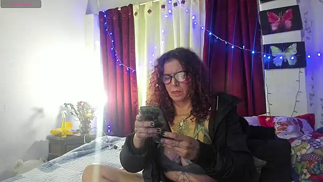 Snapshot of OpheliA_TintA chatting on November 2025 08:07:02 PM OpheliA TintA online show from November 2025 08:07:02 PM