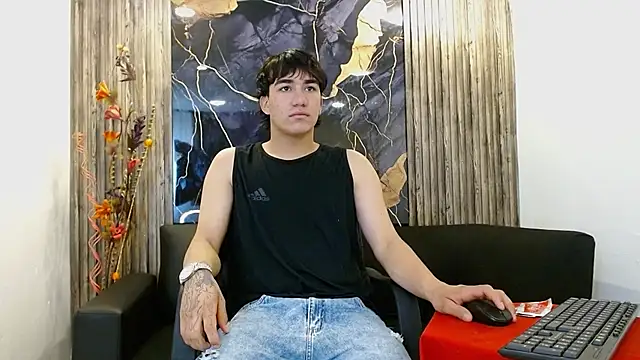 Snapshot of Tommy160920 chatting on November 2025 12:42:02 PM Tommy160920 online show from November 2025 12:42:02 PM