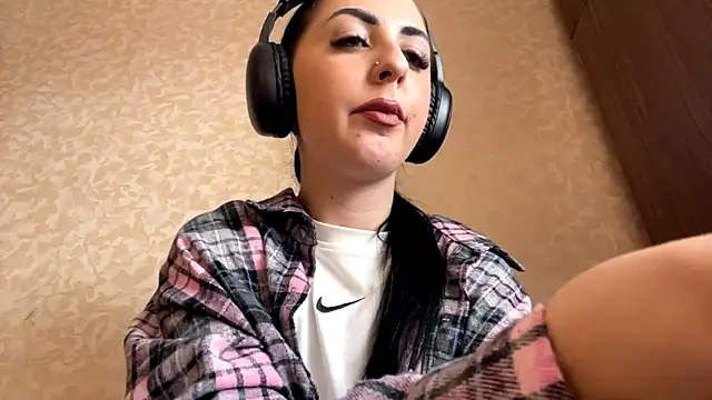 Snapshot of CindyFlowers chatting on November 2025 09:17:02 AM CindyFlowers online show from November 2025 09:17:02 AM