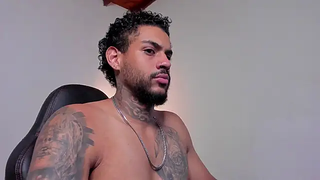 LuigiVitale 1 online show from February 2026 01:18:02 AM