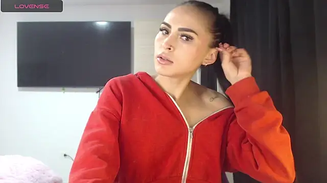 Snapshot of Linda__fiore chatting on November 2025 04:29:02 AM Linda fiore online show from November 2025 04:29:02 AM