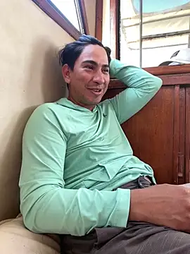 Snapshot of algila08 chatting on April 2026 11:07:02 PM algila08 online show from April 2026 11:07:02 PM