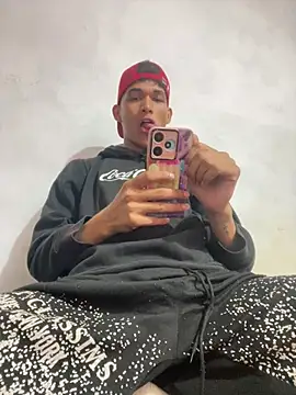 Snapshot of Luigi_cumming1 chatting on April 2026 05:16:01 AM Luigi cumming1 online show from April 2026 05:16:01 AM