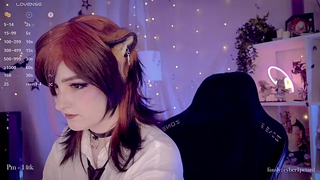 Snapshot of vronnier chatting on November 2025 03:37:02 PM vronnier online show from November 2025 03:37:02 PM