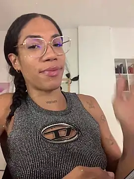 Snapshot of _Larabbitxx chatting on April 2026 05:26:01 PM Larabbitxx online show from April 2026 05:26:01 PM