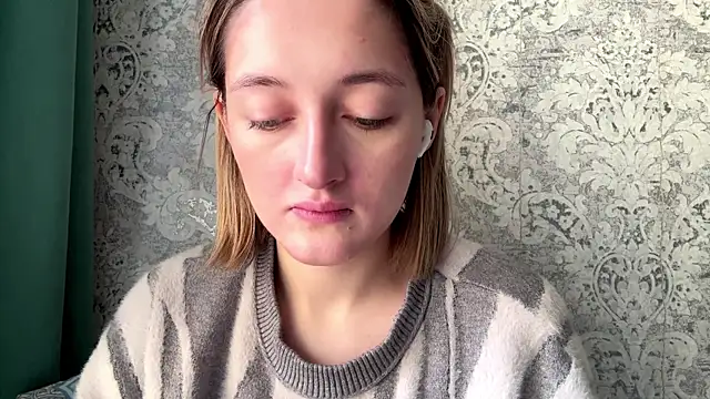 Emily lyy online show from December 2025 09:03:01 AM