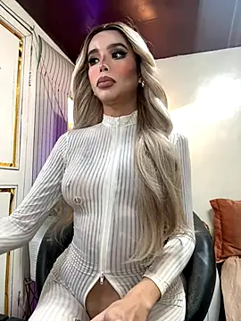 Snapshot of _SandraHornball_ chatting on December 2025 11:27:02 AM SandraHornball online show from December 2025 11:27:02 AM