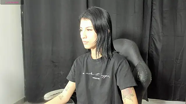 Snapshot of Hot_play18 chatting on April 2026 06:01:01 PM Hot play18 online show from April 2026 06:01:01 PM