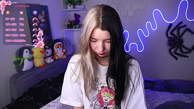 Snapshot of Emmie_shy chatting on April 2026 08:46:01 PM Emmie shy online show from April 2026 08:46:01 PM