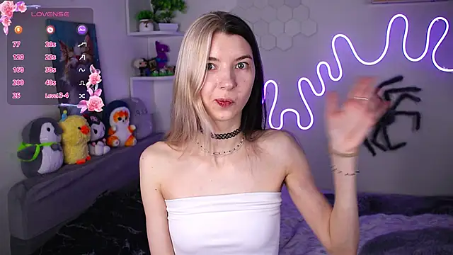 Snapshot of Emmie_shy chatting on April 2026 09:39:33 PM Emmie shy online show from April 2026 09:39:33 PM