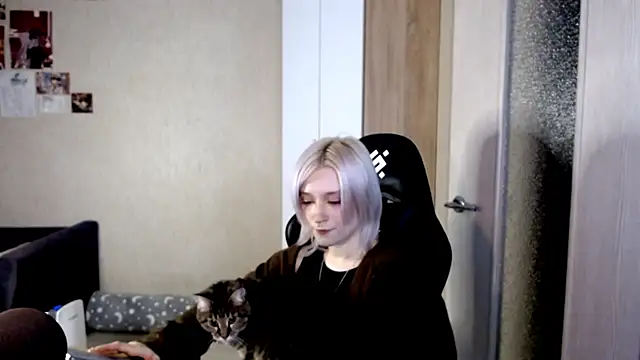 SophiaLur online show from December 2025 03:52:01 PM