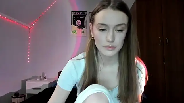 Snapshot of tinyglow chatting on March 2026 09:30:01 PM tinyglow online show from March 2026 09:30:01 PM