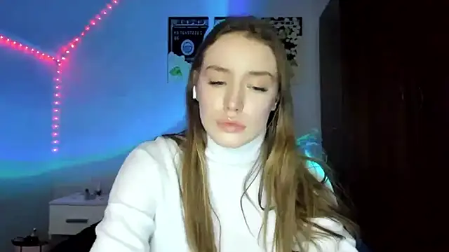 Snapshot of tinyglow chatting on March 2026 09:10:02 PM tinyglow online show from March 2026 09:10:02 PM