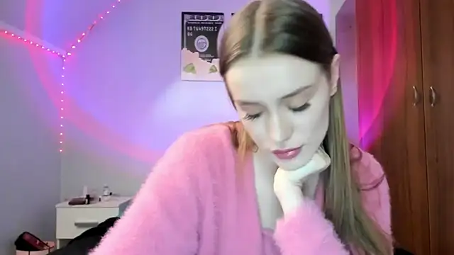 Snapshot of tinyglow chatting on April 2026 09:43:01 PM tinyglow online show from April 2026 09:43:01 PM