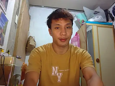 Snapshot of newgys chatting on March 2026 09:43:01 PM newgys online show from March 2026 09:43:01 PM