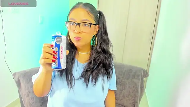 Snapshot of evelisse_ chatting on April 2026 04:09:02 AM evelisse online show from April 2026 04:09:02 AM