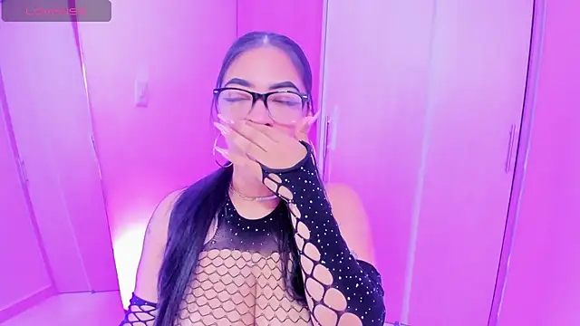 Snapshot of evelisse_ chatting on April 2026 03:46:01 AM evelisse online show from April 2026 03:46:01 AM