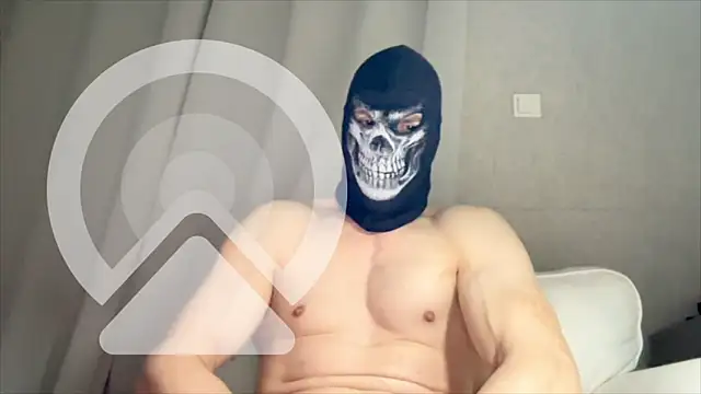 Snapshot of Luna_MaskedMan chatting on May 2026 07:00:02 PM Luna MaskedMan online show from May 2026 07:00:02 PM