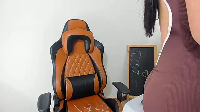 Emily Frostt online show from January 2026 07:45:01 PM