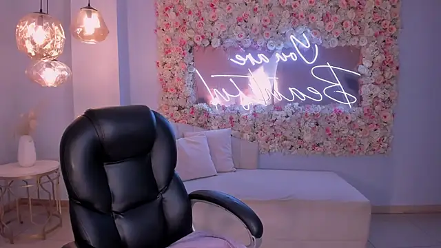 Snapshot of SophieLanne chatting on March 2026 04:02:02 AM SophieLanne online show from March 2026 04:02:02 AM