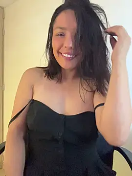 Snapshot of LaraDanverss chatting on June 2026 09:01:02 PM LaraDanverss online show from June 2026 09:01:02 PM