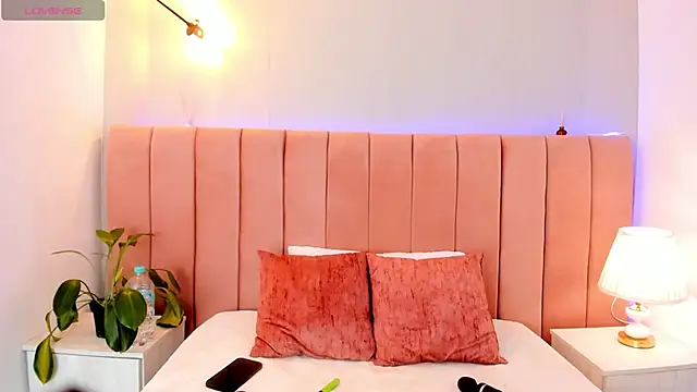 Anita wood online show from November 2025 10:00:02 PM