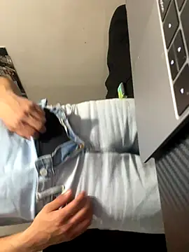 Snapshot of yourguyy21 chatting on November 2025 01:33:01 AM yourguyy21 online show from November 2025 01:33:01 AM