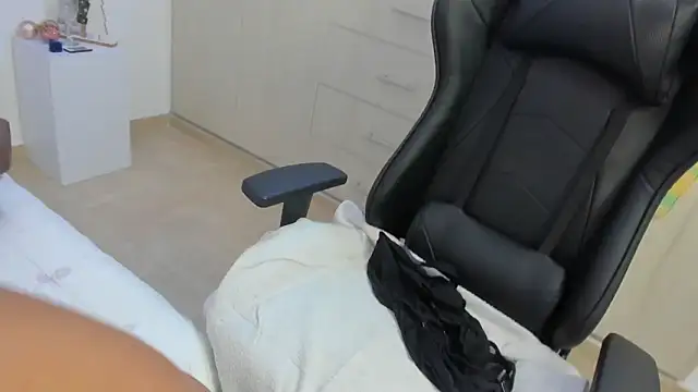 BWW-CINDY11 online show from December 2025 03:35:02 AM