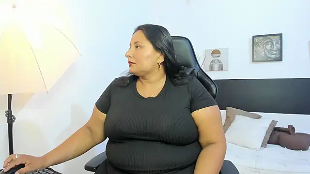 Snapshot of BWW-CINDY11 chatting on January 2026 03:32:01 AM BWW-CINDY11 online show from January 2026 03:32:01 AM