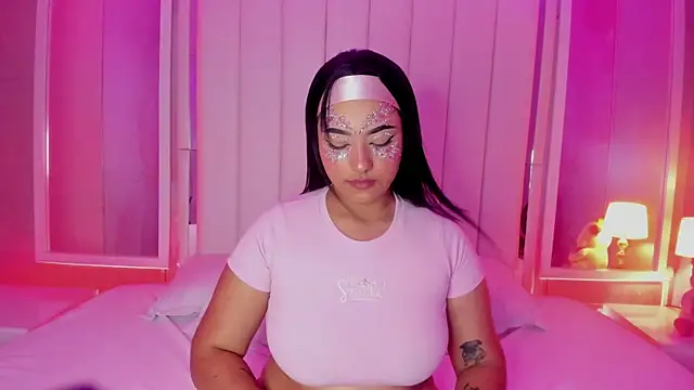 Snapshot of Kendall_curves chatting on April 2026 12:05:01 AM Kendall curves online show from April 2026 12:05:01 AM