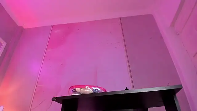 Snapshot of Kendall_curves chatting on April 2026 03:22:01 AM Kendall curves online show from April 2026 03:22:01 AM