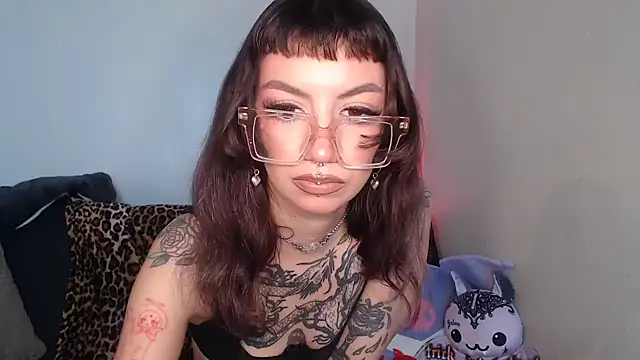 Snapshot of sugarthekitten chatting on November 2025 09:32:01 PM sugarthekitten online show from November 2025 09:32:01 PM