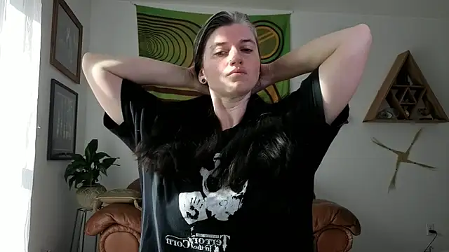 Snapshot of bruisedblossoms chatting on May 2026 03:40:02 PM bruisedblossoms online show from May 2026 03:40:02 PM