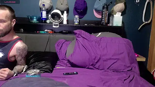 Snapshot of lovecoupleqc chatting on April 2026 05:13:01 AM lovecoupleqc online show from April 2026 05:13:01 AM