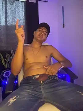 Snapshot of lester_rose chatting on November 2025 09:17:01 PM lester rose online show from November 2025 09:17:01 PM