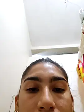 Snapshot of skinnyrox chatting on February 2026 02:18:02 AM skinnyrox online show from February 2026 02:18:02 AM