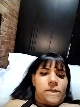 Snapshot of Brunasales chatting on November 2025 03:45:02 AM Brunasales online show from November 2025 03:45:02 AM