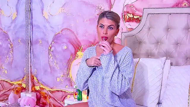 Snapshot of SalmaRroze chatting on November 2025 05:17:01 AM SalmaRroze online show from November 2025 05:17:01 AM