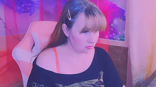 Snapshot of BESTLOLA chatting on April 2026 01:52:02 PM BESTLOLA online show from April 2026 01:52:02 PM