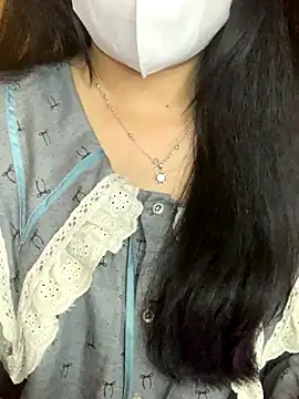 Hanni 22 online show from December 2025 02:37:01 PM