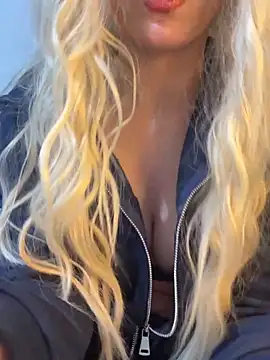 Manolya3434 online show from November 2025 06:24:02 PM