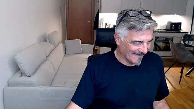 Buidapest online show from March 2026 09:10:01 PM