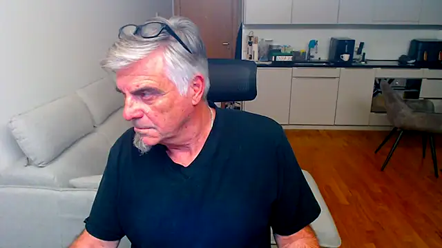 Buidapest online show from March 2026 09:31:01 PM