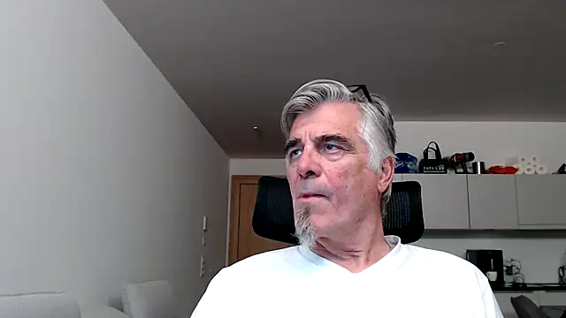 Buidapest online show from May 2026 10:15:02 PM