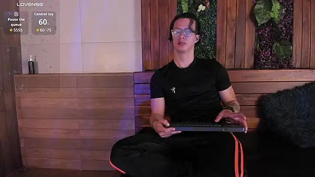 Snapshot of Brandon_starkk chatting on March 2026 12:11:01 PM Brandon starkk online show from March 2026 12:11:01 PM