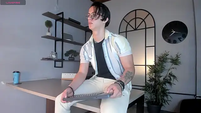 Snapshot of Brandon_starkk chatting on March 2026 11:43:02 AM Brandon starkk online show from March 2026 11:43:02 AM