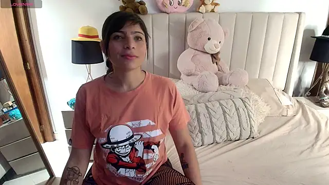 Snapshot of Emyii_ chatting on April 2026 11:32:01 PM Emyii online show from April 2026 11:32:01 PM